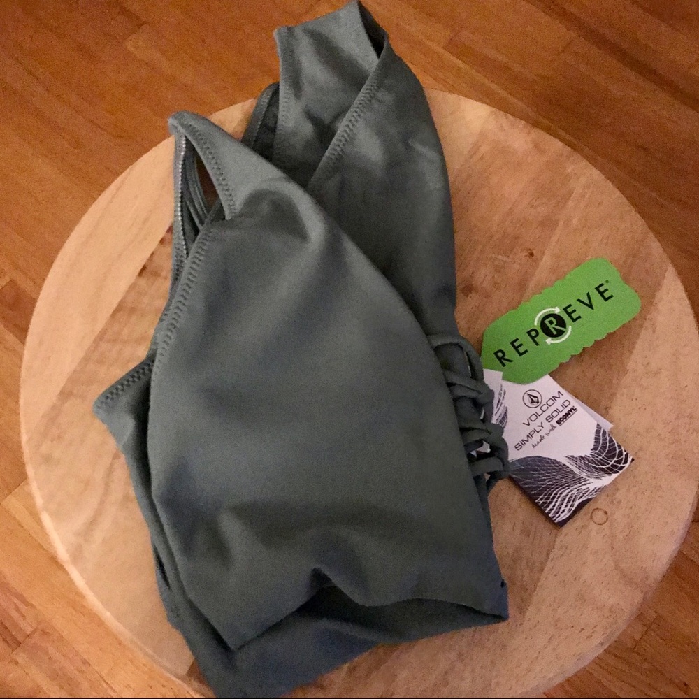 Sold ✅ NWT Volcom one piece swimsuit plunge - Picture 8 of 15